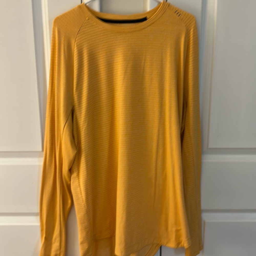 Lululemon men’s long sleeve shirt